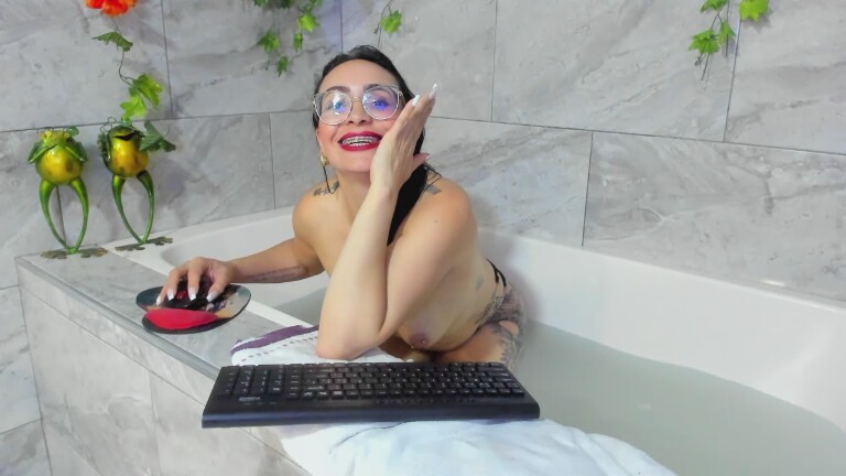 ScarlettJhonsonn's Streamate show and profile