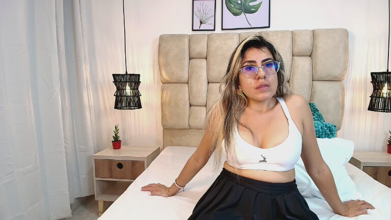 AdharaSmithh's Streamate show and profile