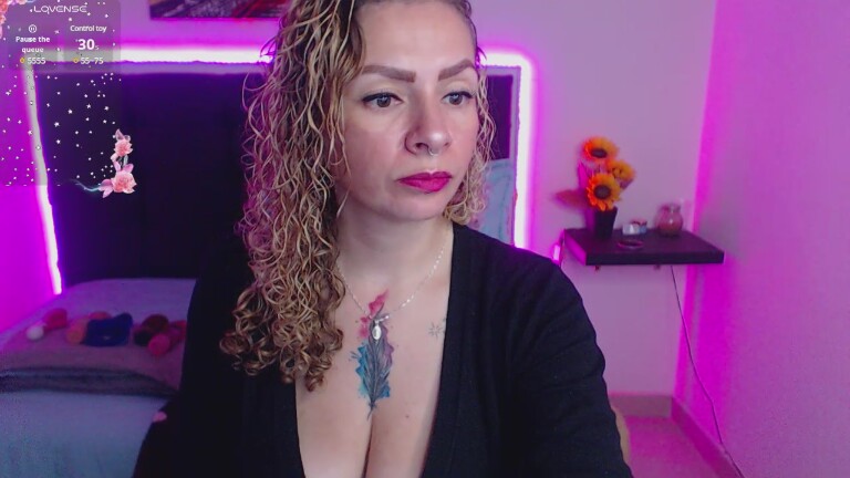 ThamaraLopex's Streamate show and profile