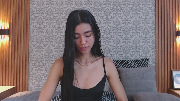 Charlotte_18's Streamate show and profile