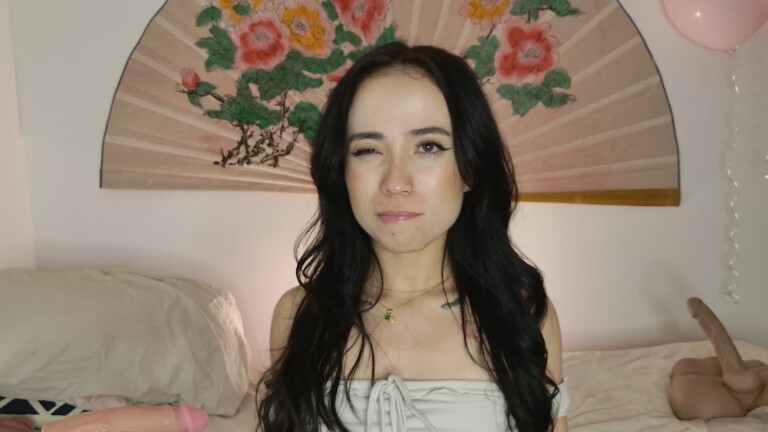 SweetSara33's Streamate show and profile