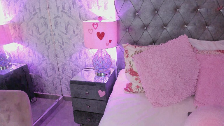 MaddieWaves's Streamate show and profile