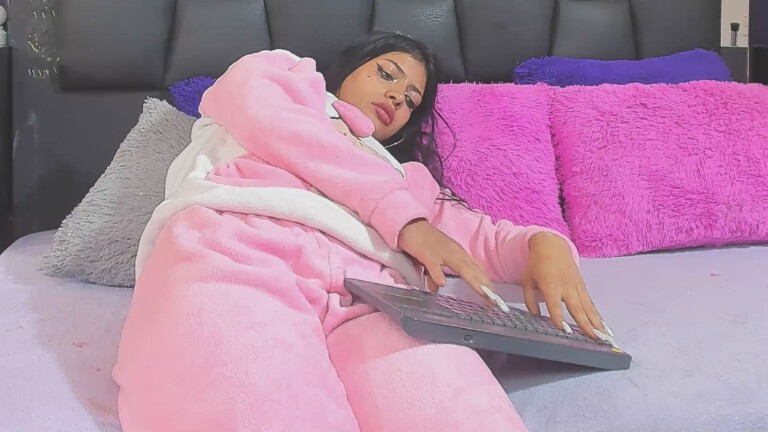 EMYCLARK's Streamate show and profile