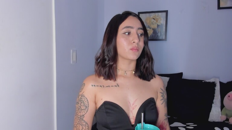 RoseHoldenn's Streamate show and profile