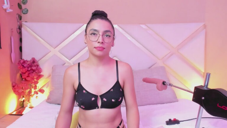 SaraSstonee's Streamate show and profile