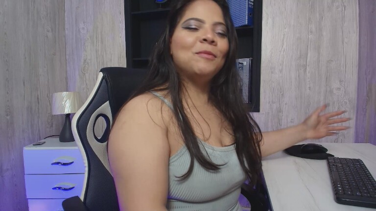 Rousee_sinnclair's Streamate show and profile