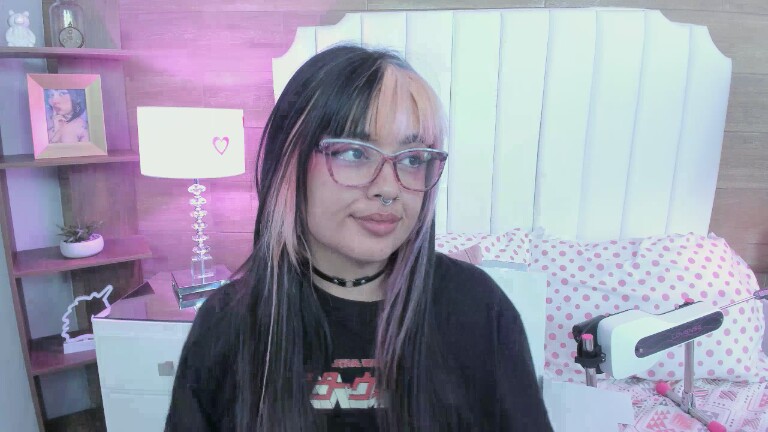 MaddieWaves's Streamate show and profile