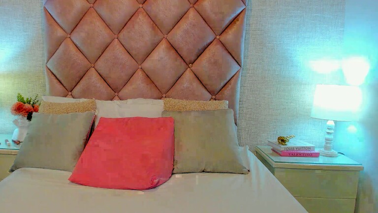 Samantha_Roux's Streamate show and profile