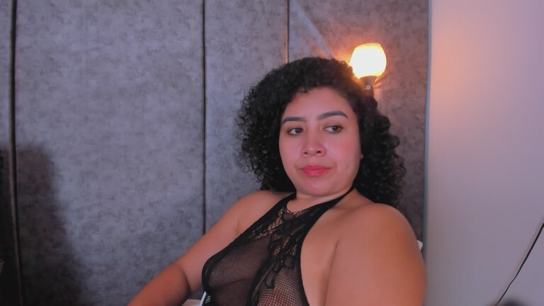Tharaa24's Streamate show and profile