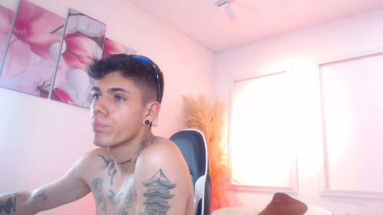 tommy_valverde's Streamate show and profile