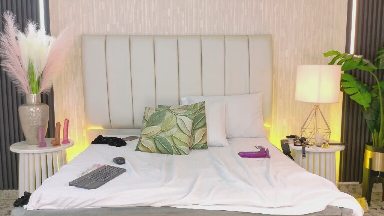 KittiLugo's Streamate show and profile