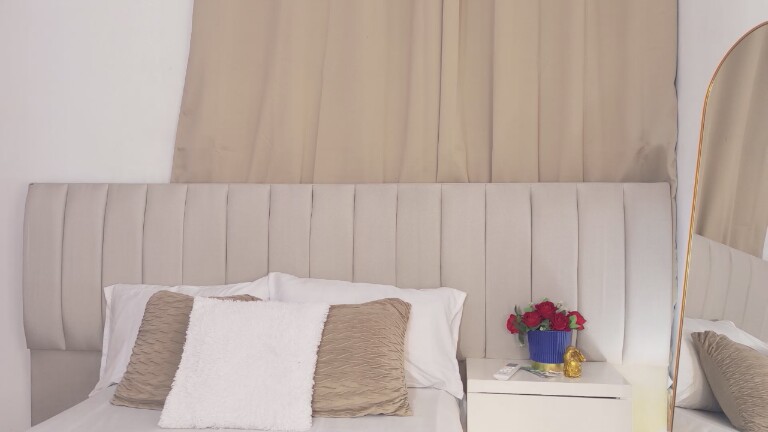 SophiaJohnes's Streamate show and profile