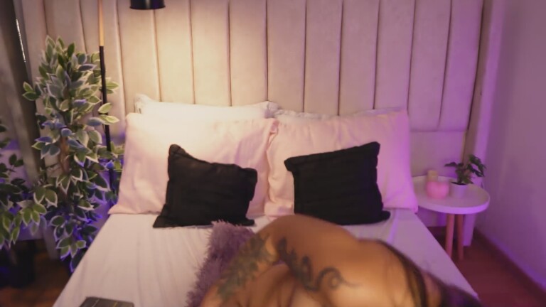 AliceHarriss's Streamate show and profile