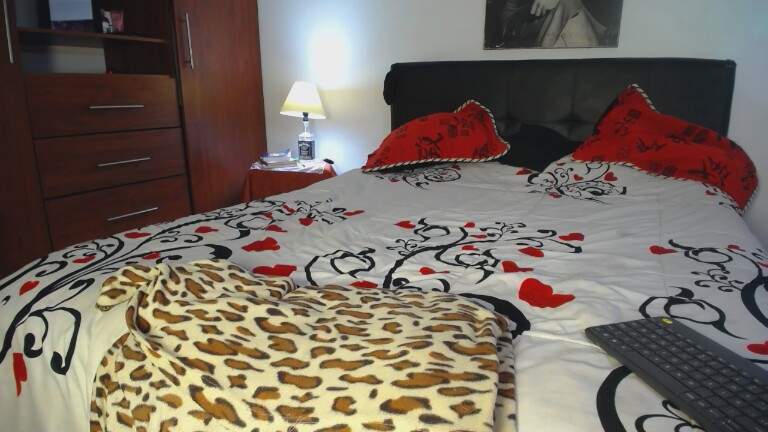 Miia_sttone's Streamate show and profile