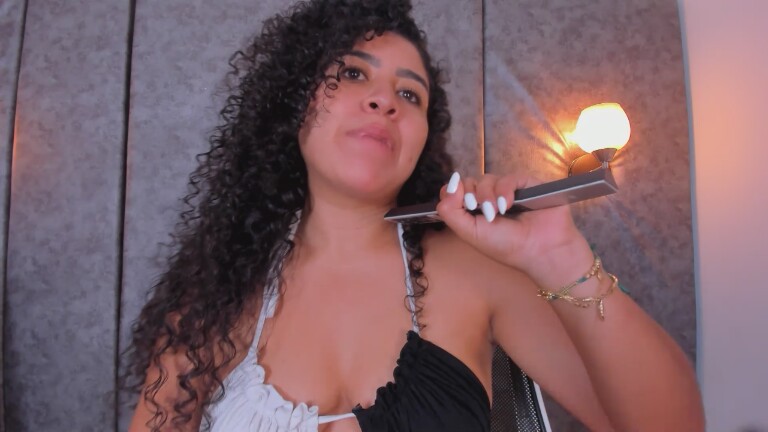 Tharaa24's Streamate show and profile