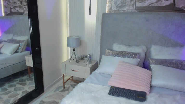 Violeta_Maddox's Streamate show and profile