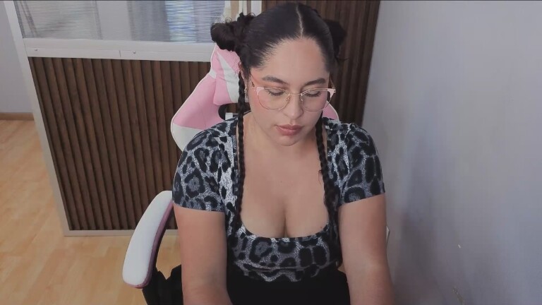 SharaThomas's Streamate show and profile