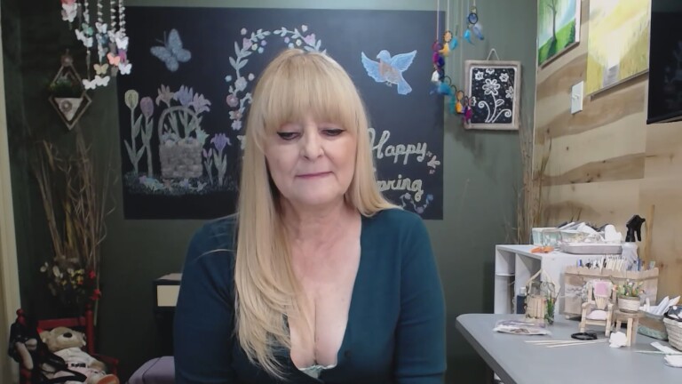 Adrianna_4u's Streamate show and profile