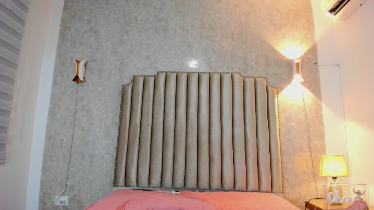 NaishaRoussel's Streamate show and profile