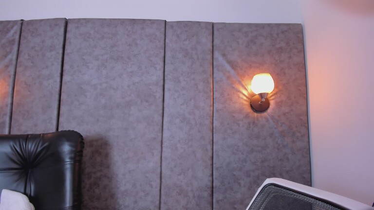 Tharaa24's Streamate show and profile